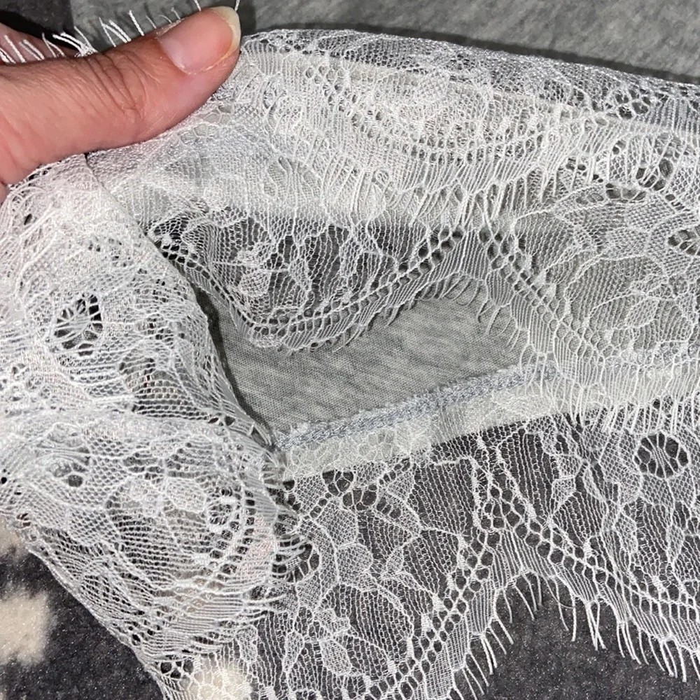 Two lace tshirts - Picture 5 of 7